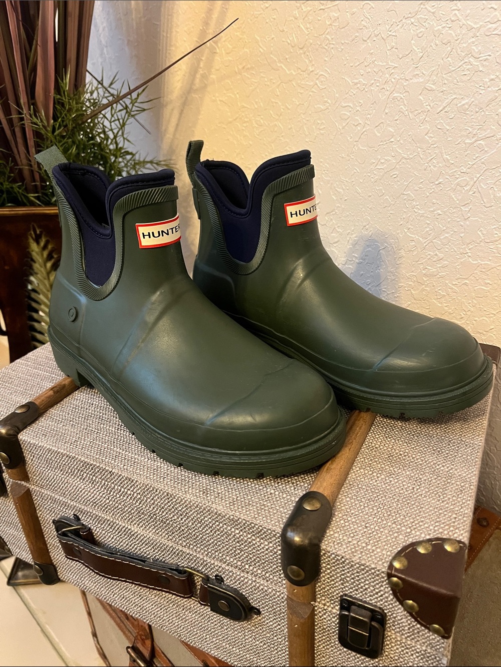 Hunter x Target Olive Green Neoprene Chelsea Ankle Rain Boots- Size 8M/9W
